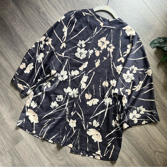 Kenar Charcoal Color Cream Watercolor Florals Minimalist Loungewear Robe Kimono - Picture 5 of 7